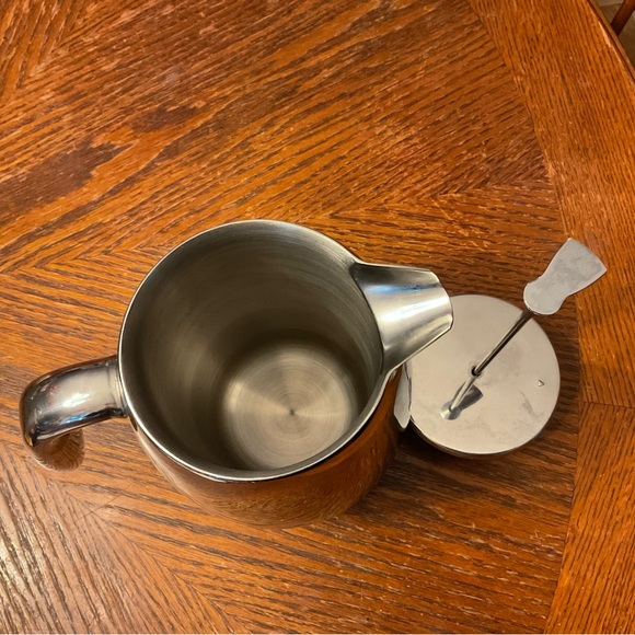 Bodum Thermal Stainless Steel 34 Ounce French Press Coffee Maker! - Picture 5 of 16